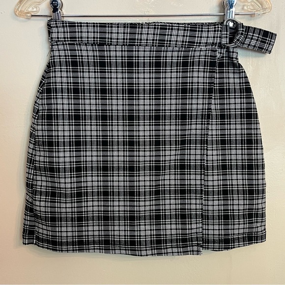 Hollister Dresses & Skirts - Hollister Black White Plaid Ultra High Rise Skirt Schoolgirl Prep Preppy Size XS